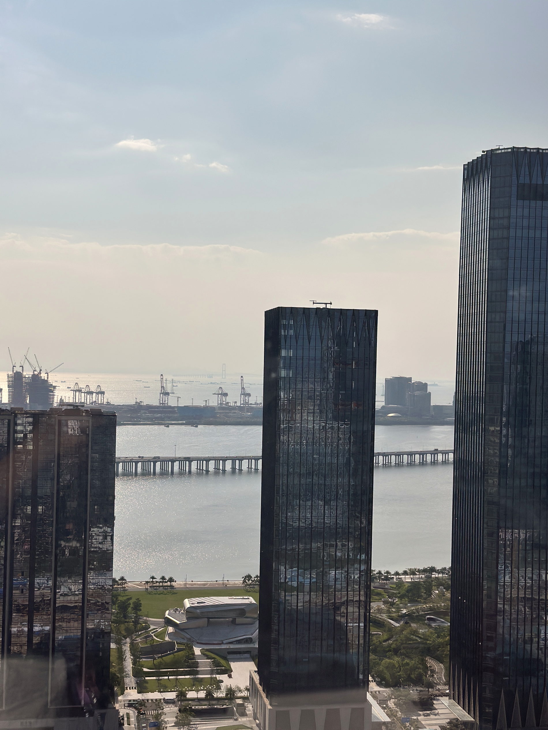 从高层望向深圳前海湾日景